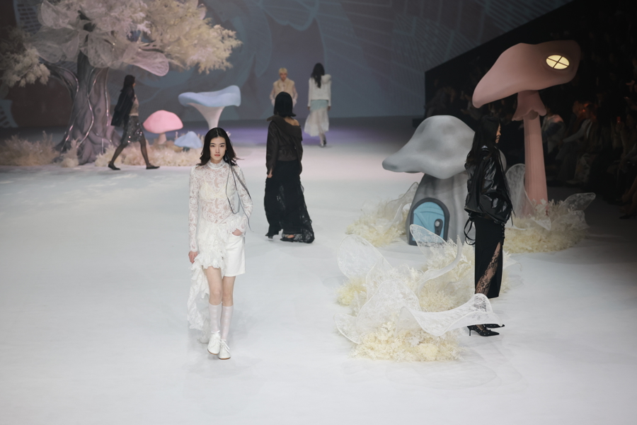 A Semana da Moda Outono-Inverno de Xangai 2026 lança múltiplas medidas para promover o consumo de moda