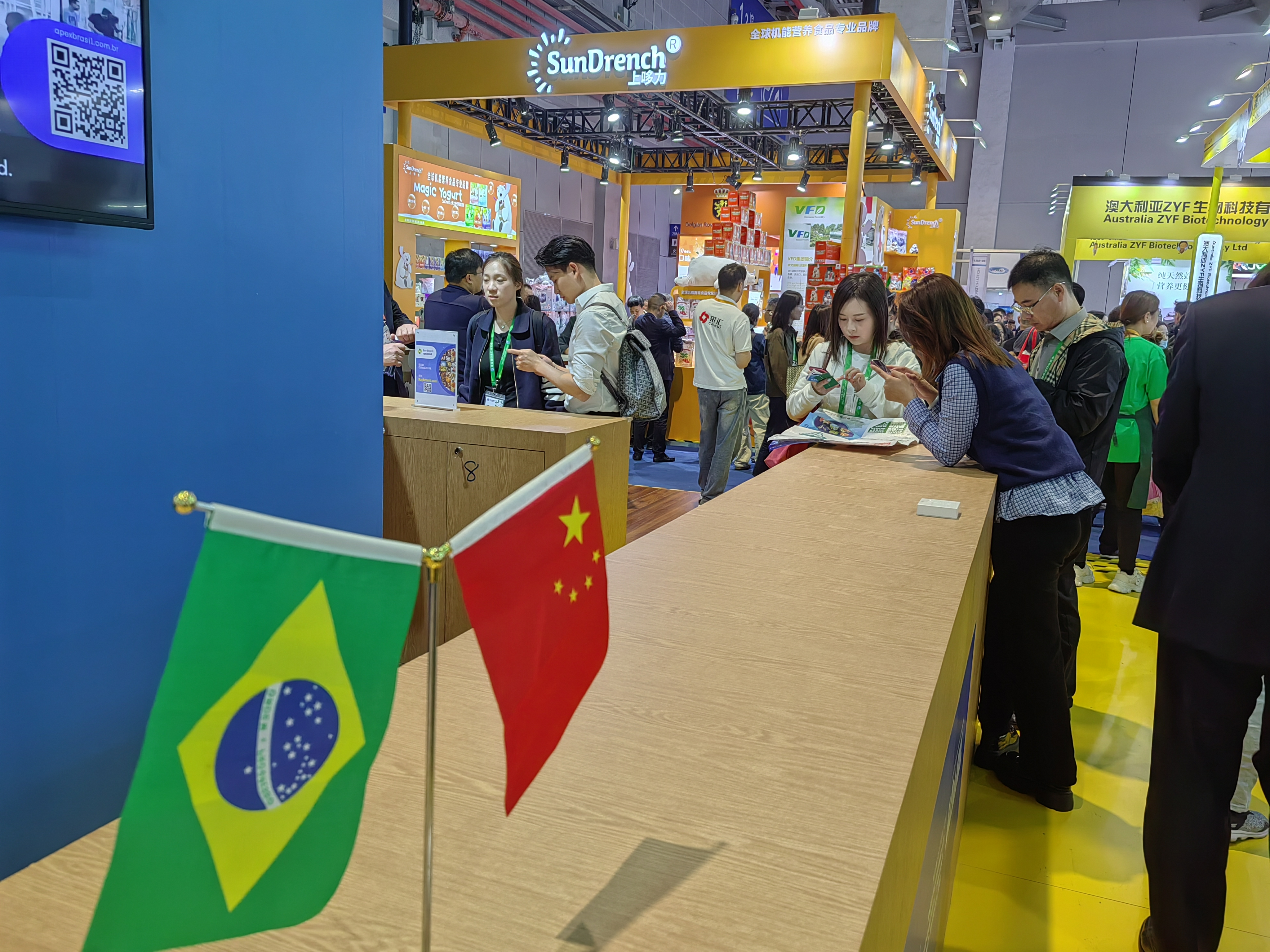 Pavilhão do Brasil brilha na CIIE, exibindo experiências verdes e gastronômicas