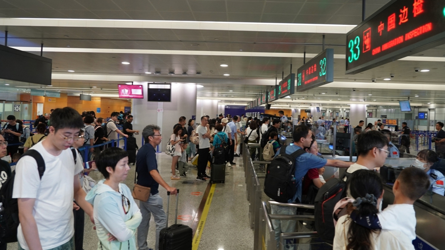 Aeroportos registraram mais de 600.000 viagens transfronteiriças durante o feriado do Dia Nacional