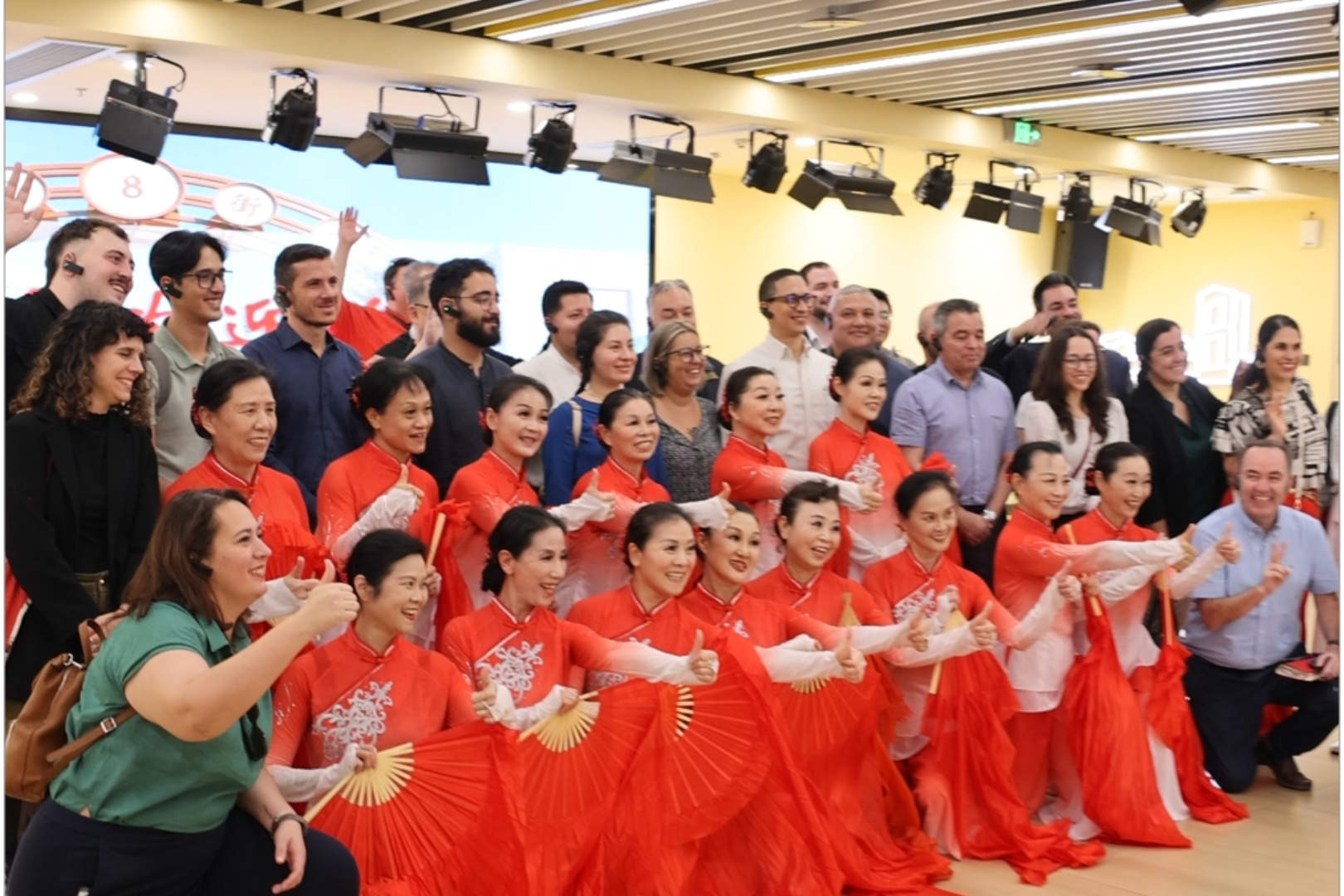 Delegados latino-americanos ficam impressionados com a renovação urbana de Xangai