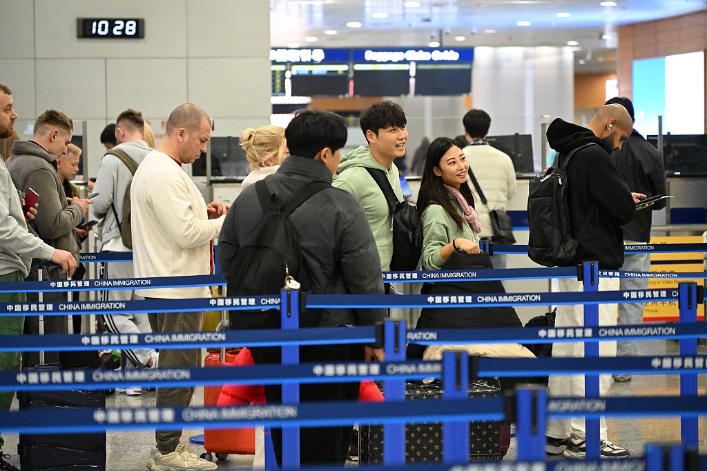 China divulga regulamento sobre administração de saídas e entradas