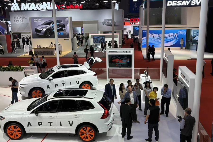 Salão do Automóvel de Xangai recebe primeiros visitantes profissionais