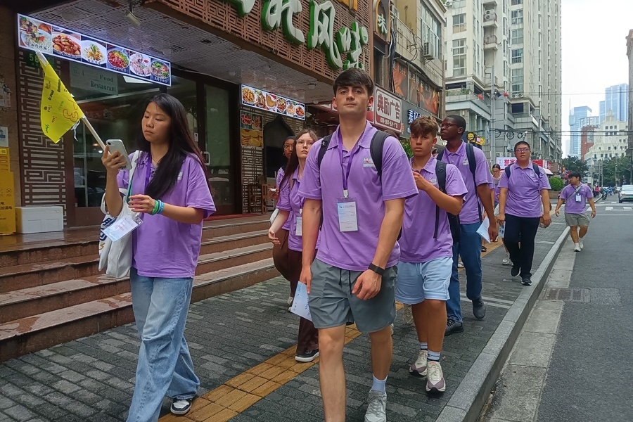 Jovens de todo o mundo exploram Xangai