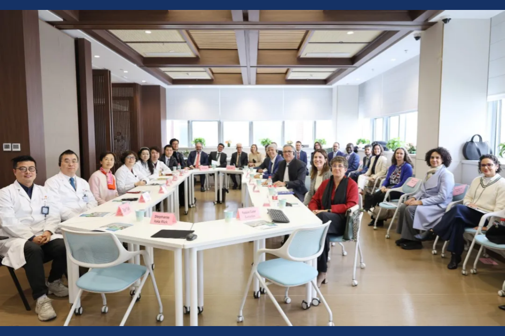 Delegação liderada pelo ministro da Saúde do Brasil visita o Hospital Longhua
