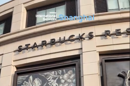Jornalista etíope se orgulha de encontrar grãos de café de seu país na <i>Starbucks Roastery Reserve</i> de Xangai