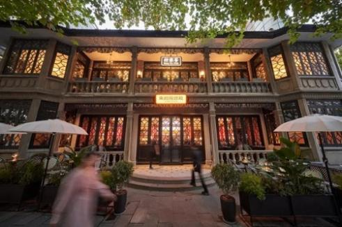 Restaurante de Xangai faz parceria com a Balenciaga para revelar o 