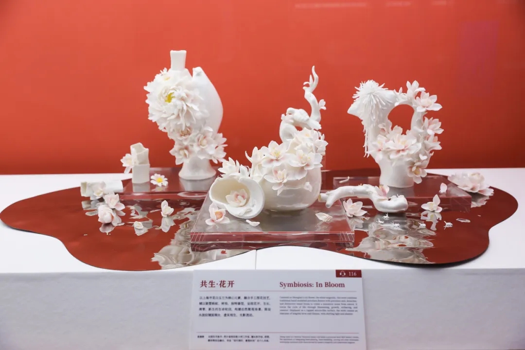 Xangai celebra o Dia Mundial das Competências dos Jovens com exposição de porcelana Dehua