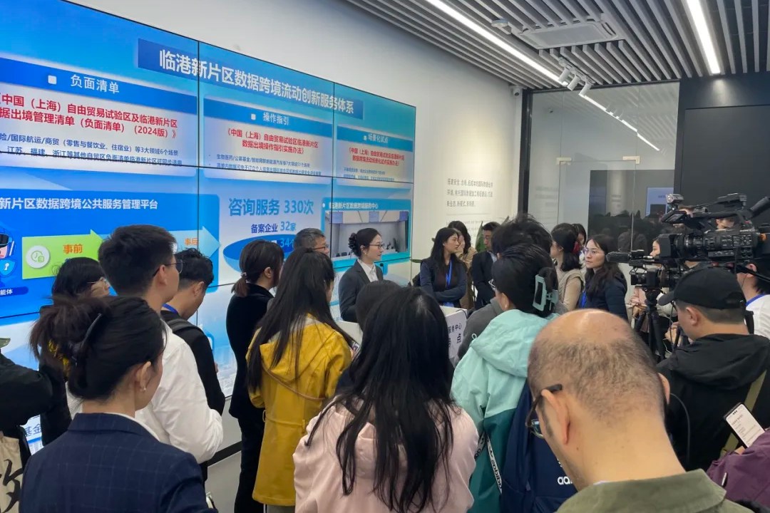 Jornalistas focam em oportunidades de abertura e ambiente empresarial em Xangai