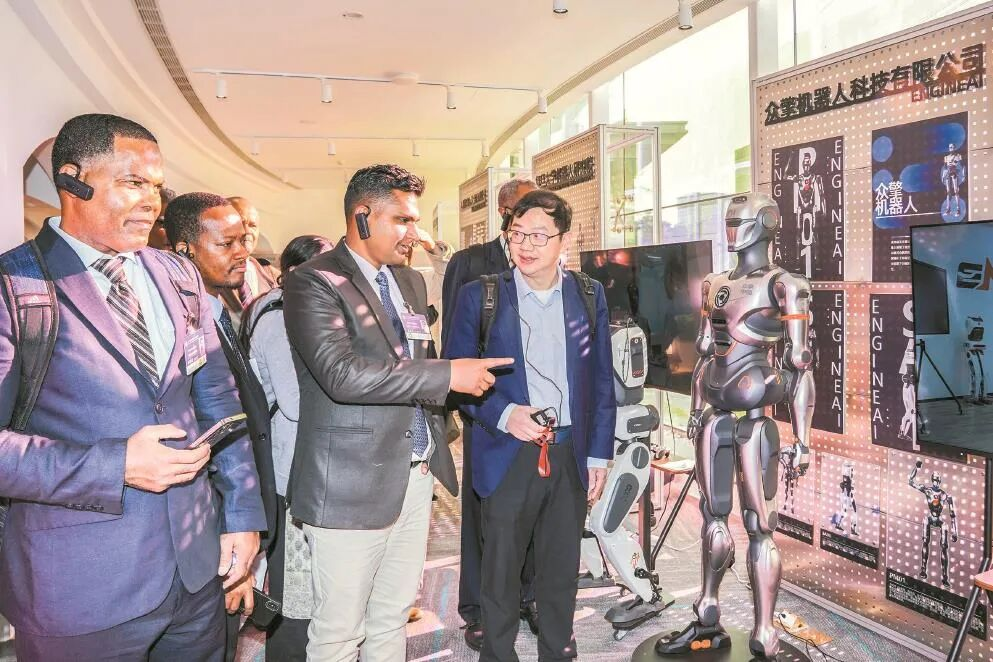 Delegação do Sul Global estuda modernização da China em Xangai