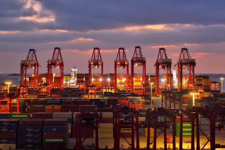 Xangai consolida sua posição como centro internacional de transporte marítimo