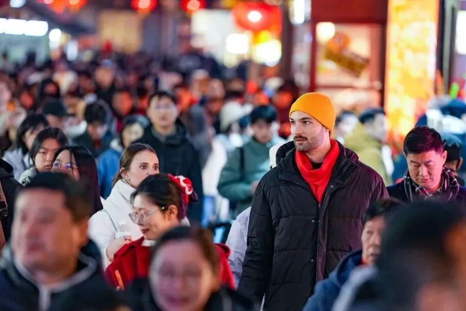 Festival da Primavera impulsiona o turismo e o consumo em Xangai