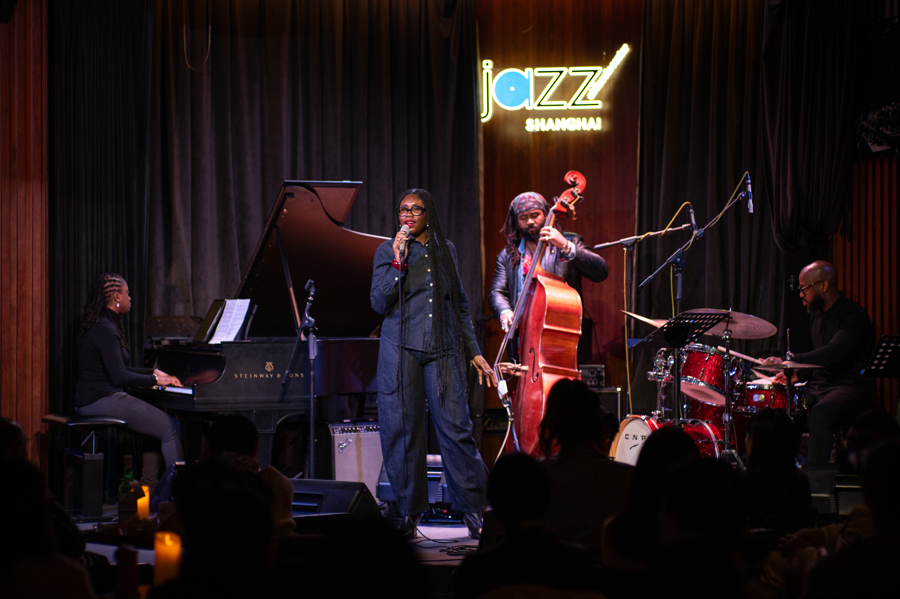 A estrela do jazz Ekep Nkwelle brilha em Xangai