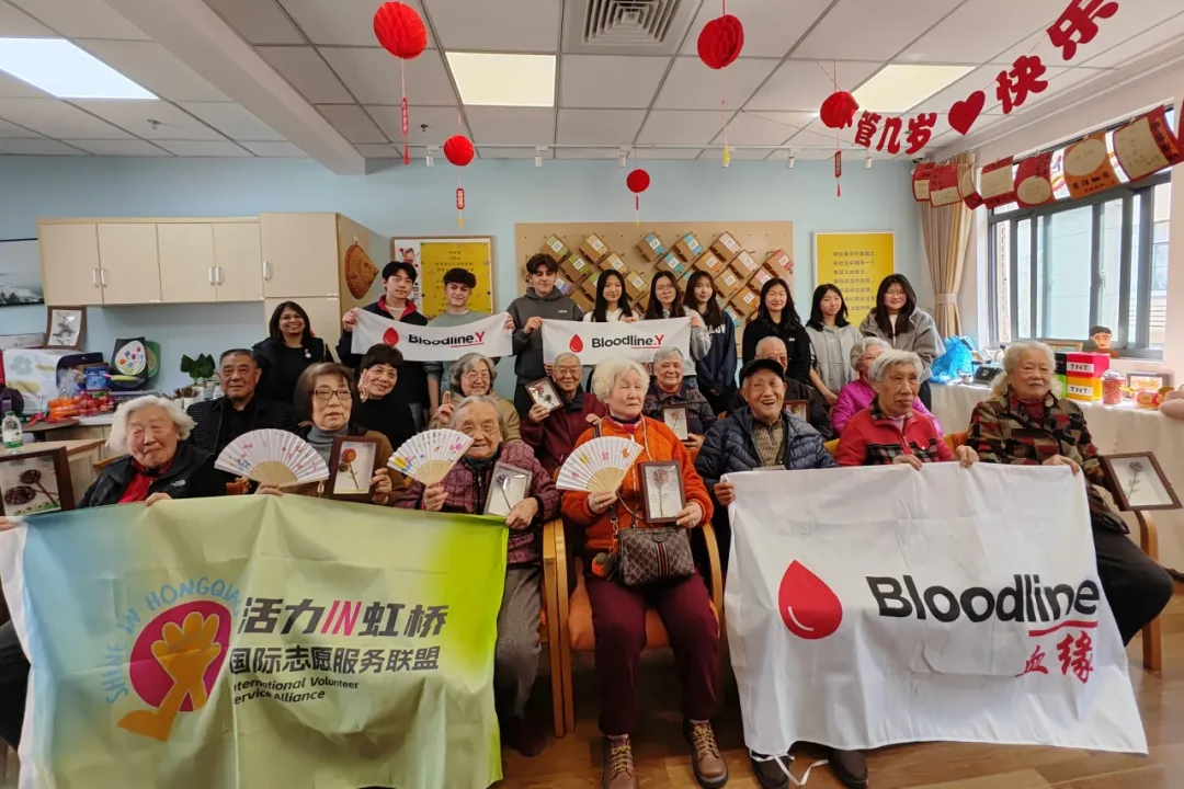 Calor além das fronteiras linguísticas: Voluntários internacionais visitam a 