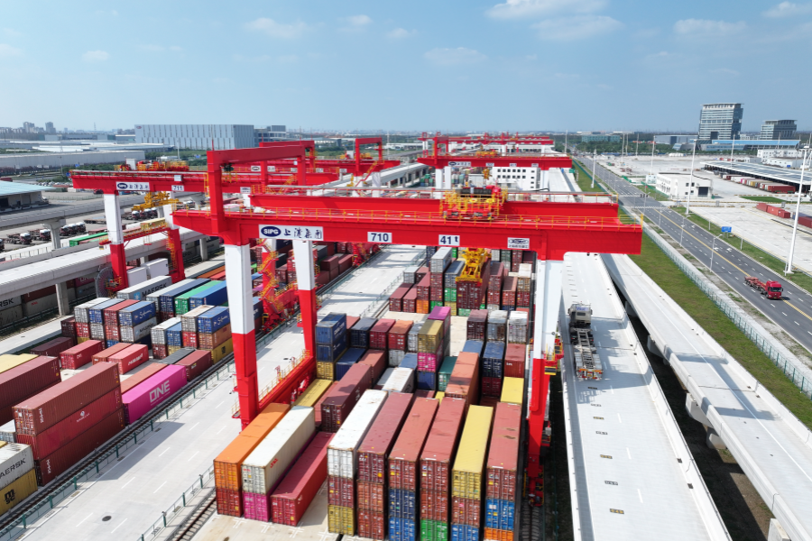 Maior porto de contêineres do mundo