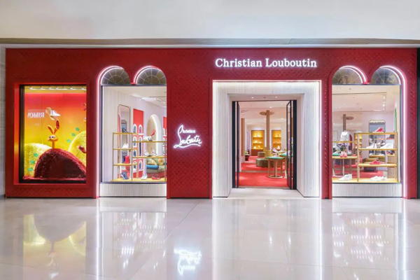 Christian Louboutin inaugura loja principal global em Xangai