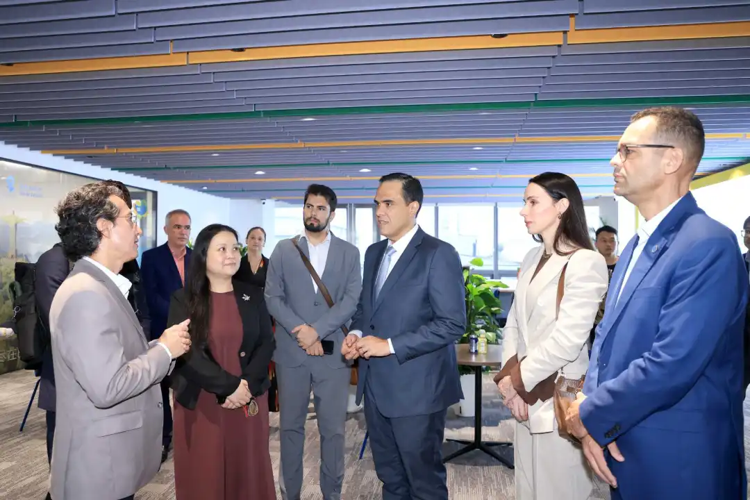 Ministro do Turismo do Brasil visita o Centro do Brasil em Yangpu
