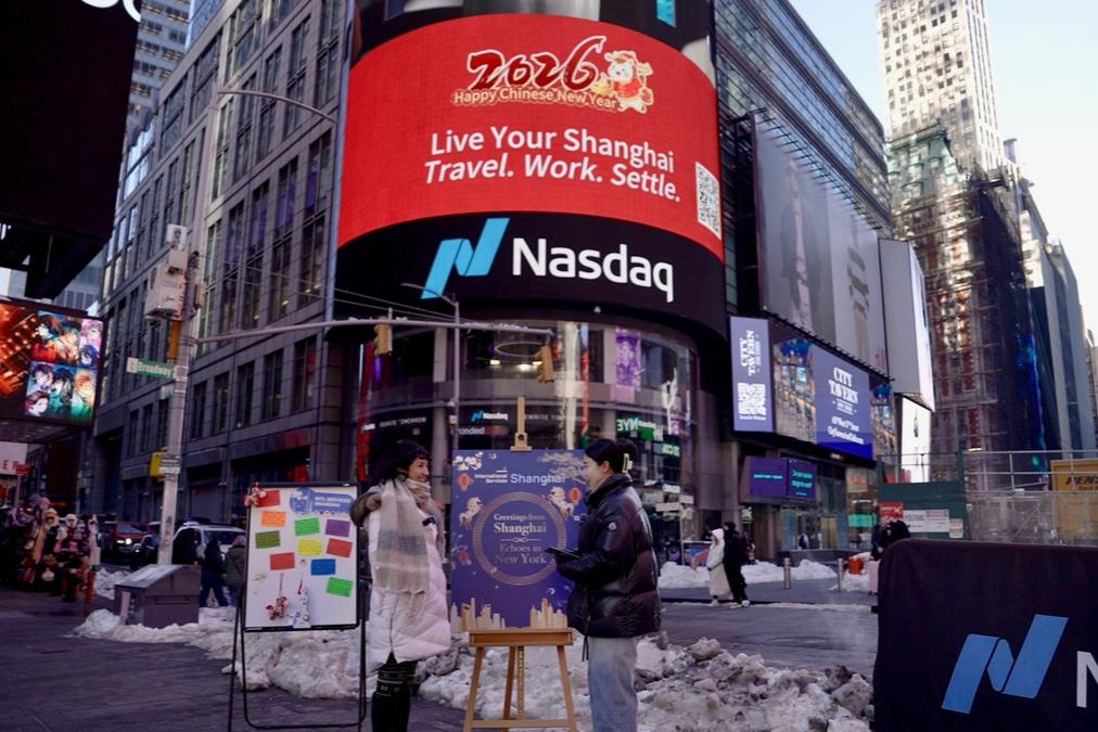 Xangai ilumina a Times Square com saudações de Festival da Primavera