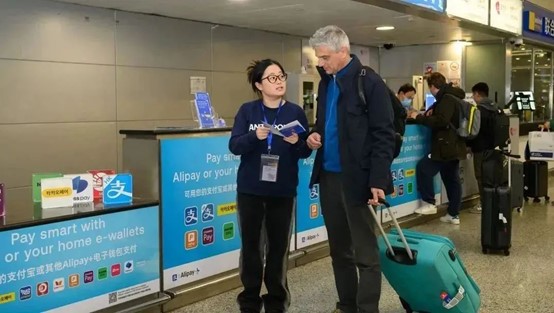 Aeroportos de Xangai aprimoram a experiência de passageiros estrangeiros