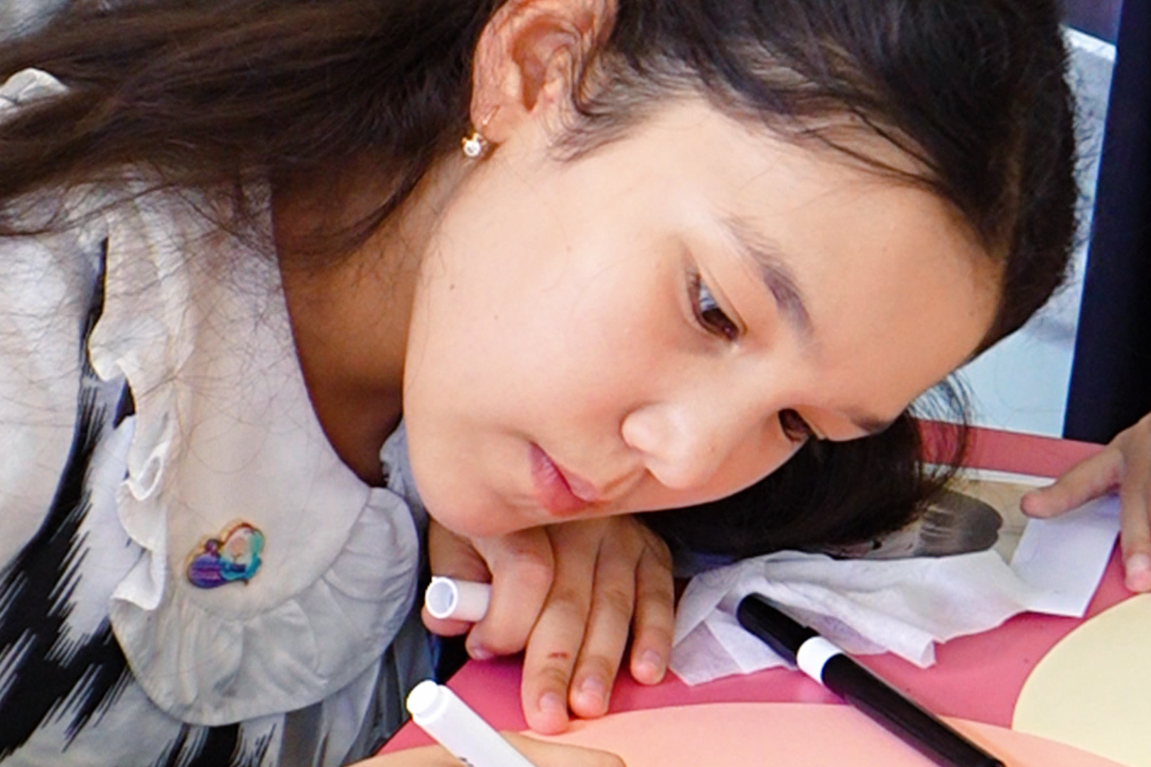 Compartilhando sorrisos e cores: Jovens artistas asiáticos se reúnem em Xangai